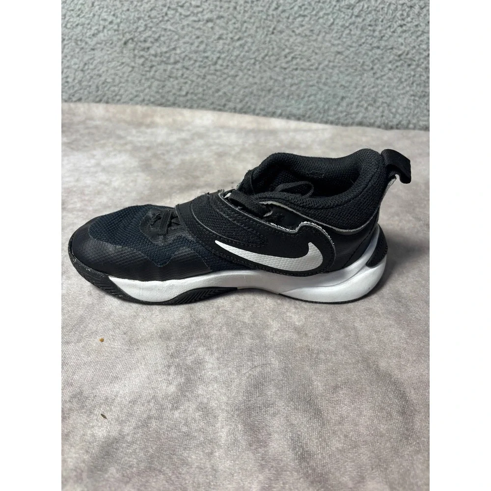Nike Team Hustle D 11 Kids Basketball Shoes Black White DV8994-002 Size 1.5Y